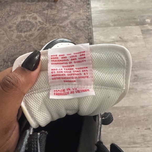 Nike Panda Dunks - Picture 7 of 7